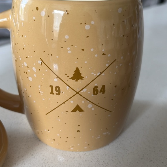 2 Tim Hortons Limited Edition 2016 Canadian Goose cups - Picture 8 of 11